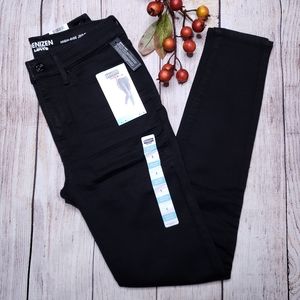 NWT Denizen by Levi's Black High-Rise Jeggings